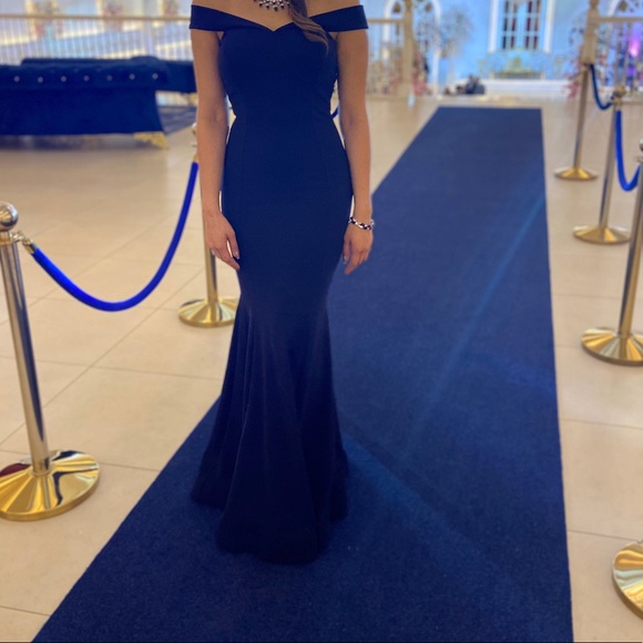 Evening gown - Picture 2 of 2